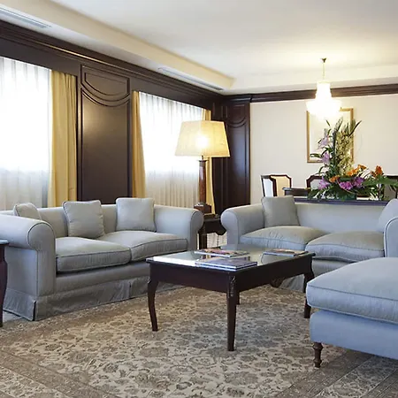 Center Hotel