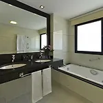 Center Hotel 4*